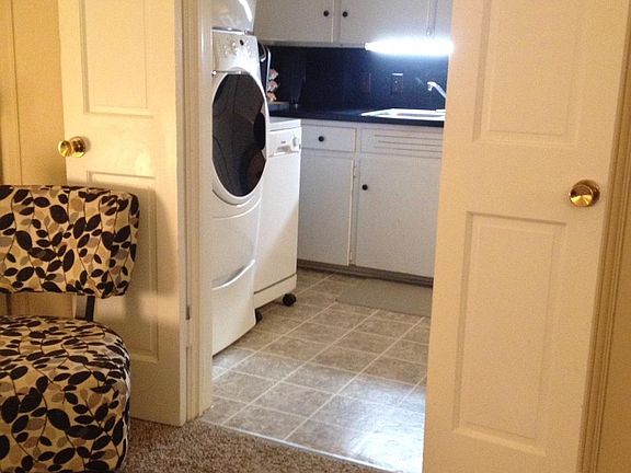 4th image of 606 Myers Ln #B