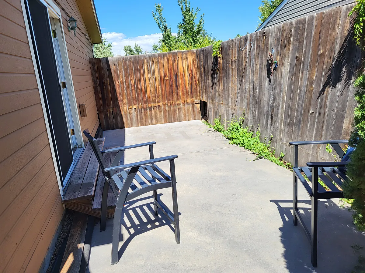 Building Photo - 1266 Aikins Way