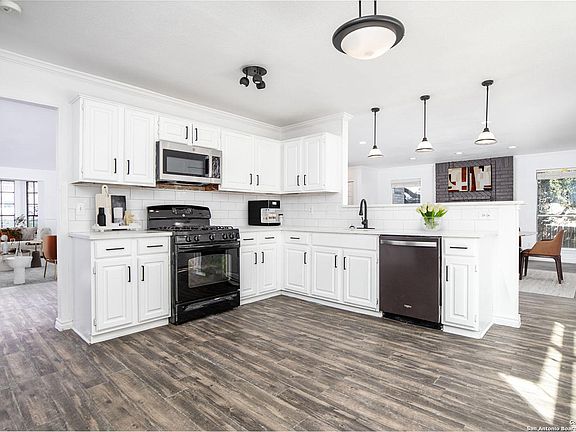 2nd image of 8106 Oak Island Dr