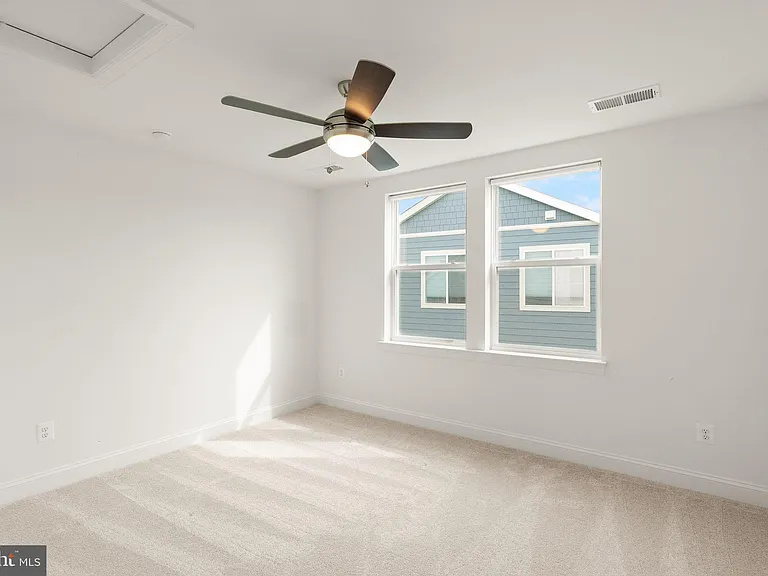 121 Cowbird St — Photo 43
