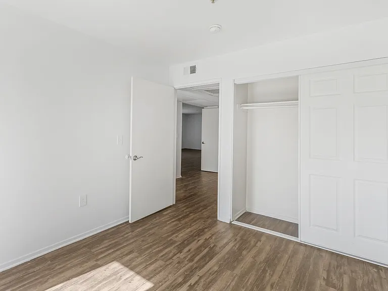 Harbor City Lights Apartments — Photo 18