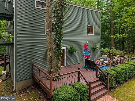 4th image of 9914 Crest Ct