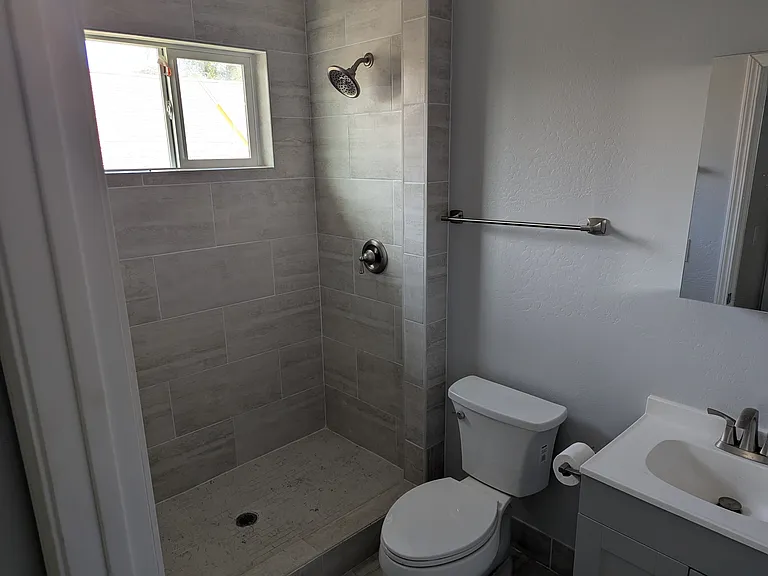 1423 Glenwood Dr — Photo 4