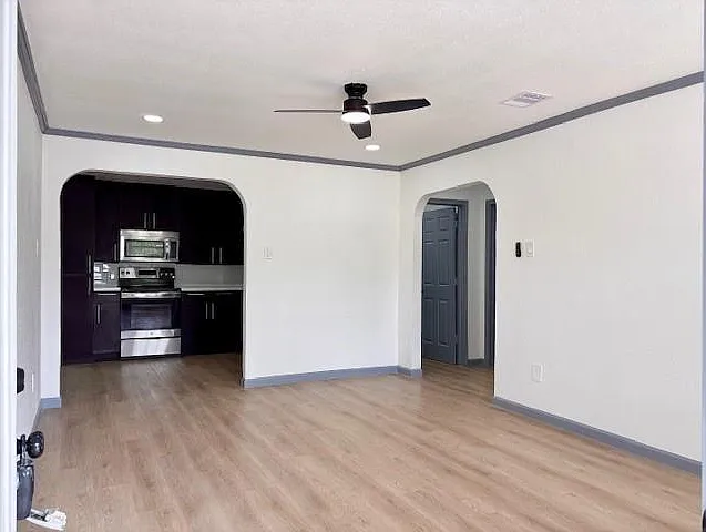 3 bed, 1.0 bath, 1076 sqft, $2,050 — Photo 2