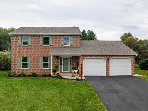1659 Wisteria Dr, Chambersburg, PA 17202