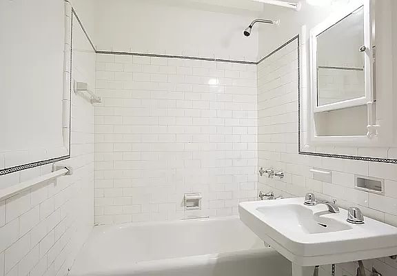 4th image of 304 W 75th St APT 7C
