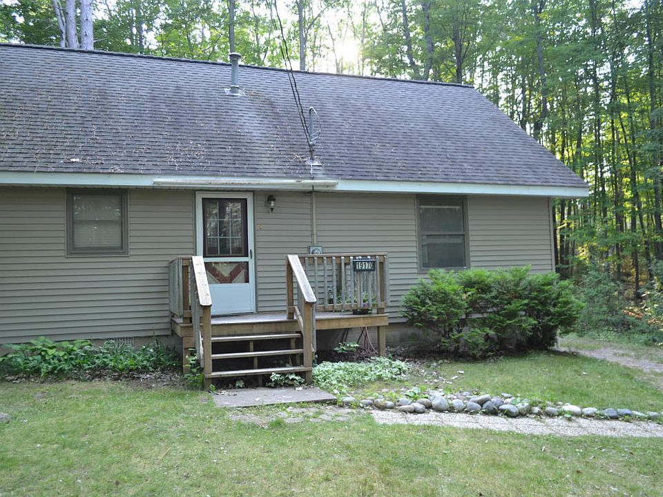 1st image of 19170 Pinecrest Cir E