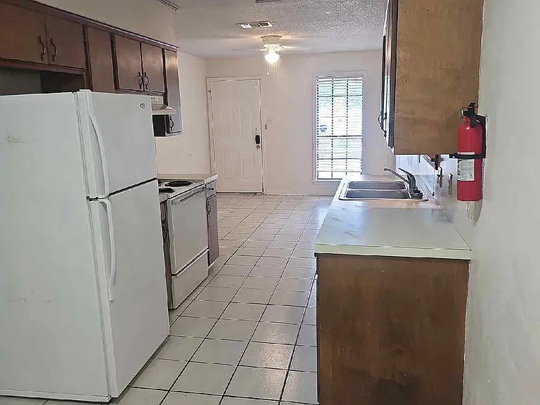 509 Vernon St — Photo 5