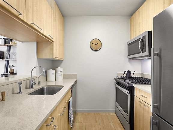 4th image of 601 W 57th St APT 37M