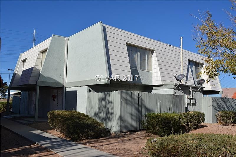 1st image of 3423 Villa Knolls South Dr