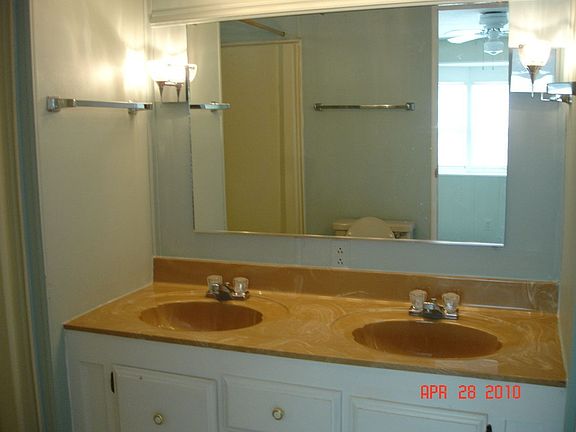 5th image of 105 Sierra St N