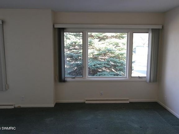 5th image of 646 Goldenrod Ave