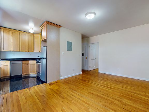 4th image of 279 Mott St APT 2R