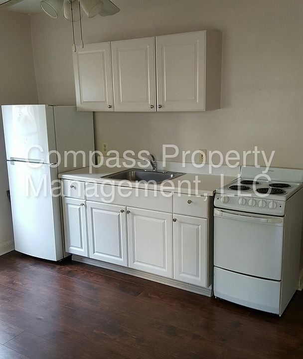 2nd image of 588 Coates St APT C