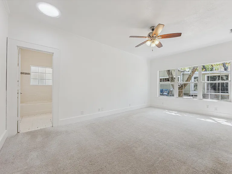 3300 Harris Park Ave — Photo 9