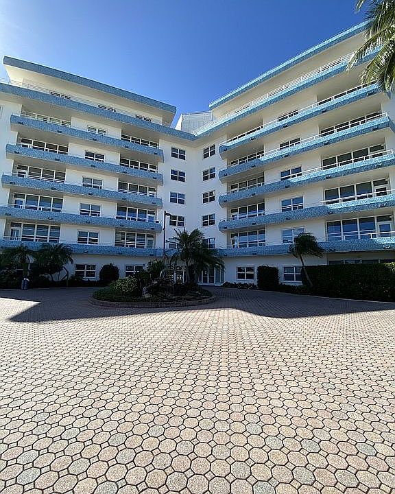 1st image of 220 Seaview Ct APT 401