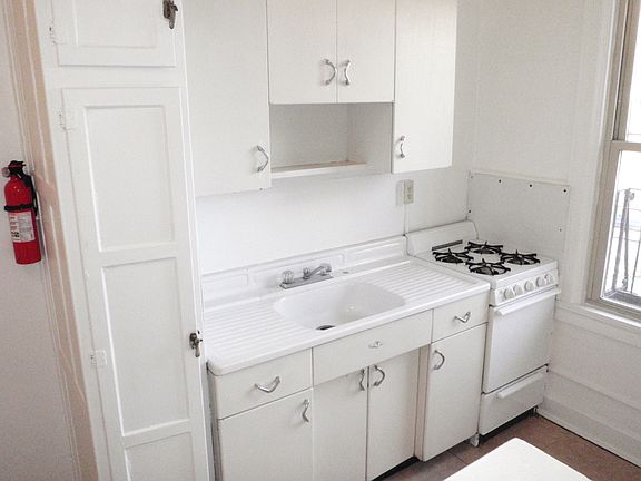 5th image of 29 W Daniels St APT 18