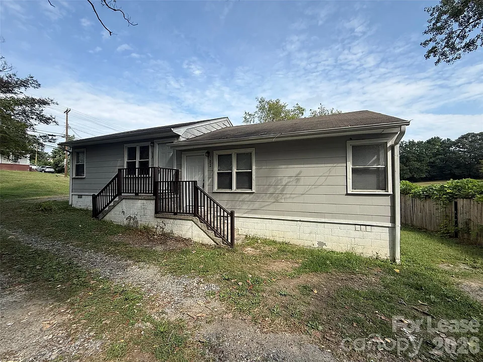 102 W Bradley St