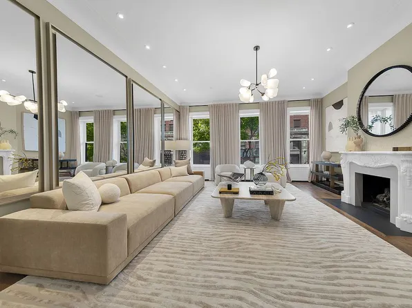 226 W 71st St, New York, NY 10023