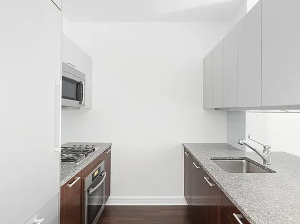 100 Riverside Boulevard image 3 of 6