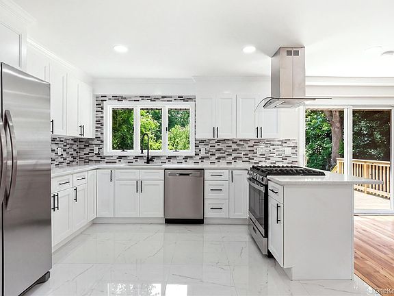 2nd image of 930 Park Drive