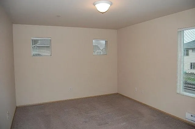 4 bed, 2.5 bath, 1800 sqft, $2,695 — Photo 4