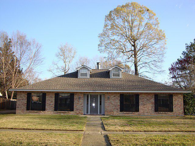 2nd image of 15943 Chickamauga Ave