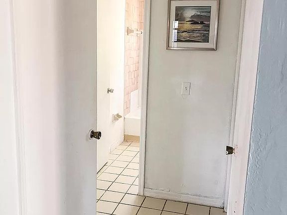 5th image of 5525 Lehigh Ave #5525