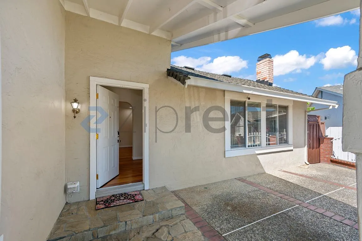 4 bed, 1395 sqft, $5,145 — Photo 3