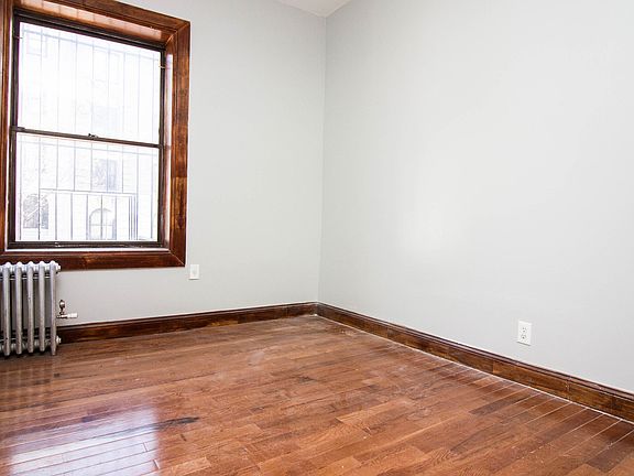 4th image of 1610 Bedford Ave #A1