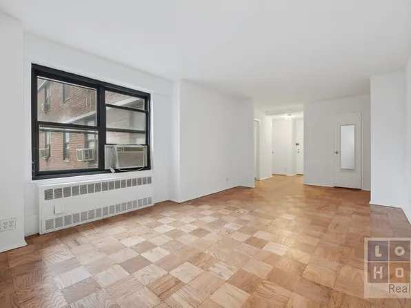 385 Grand Street L502 image 2 of 21