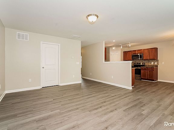 4th image of 207 Trimble Dr