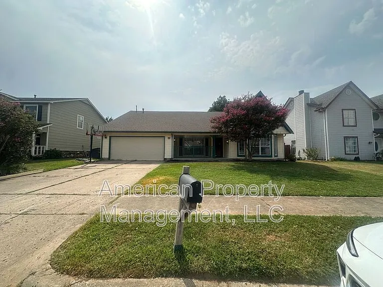 3812 S Dogwood Ave — Photo 1