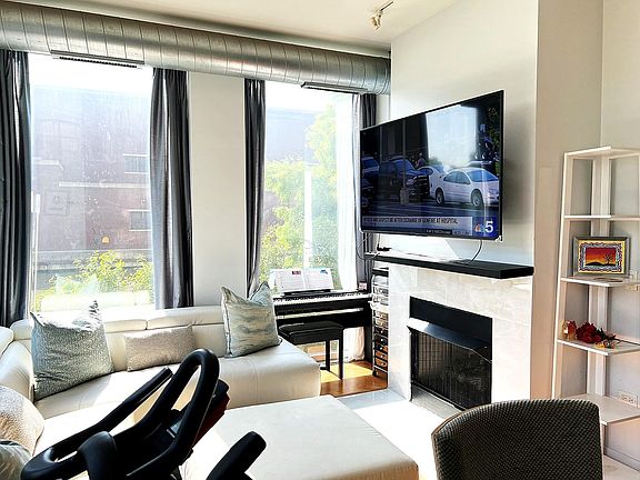 3rd image of 700 N Larrabee St APT 114