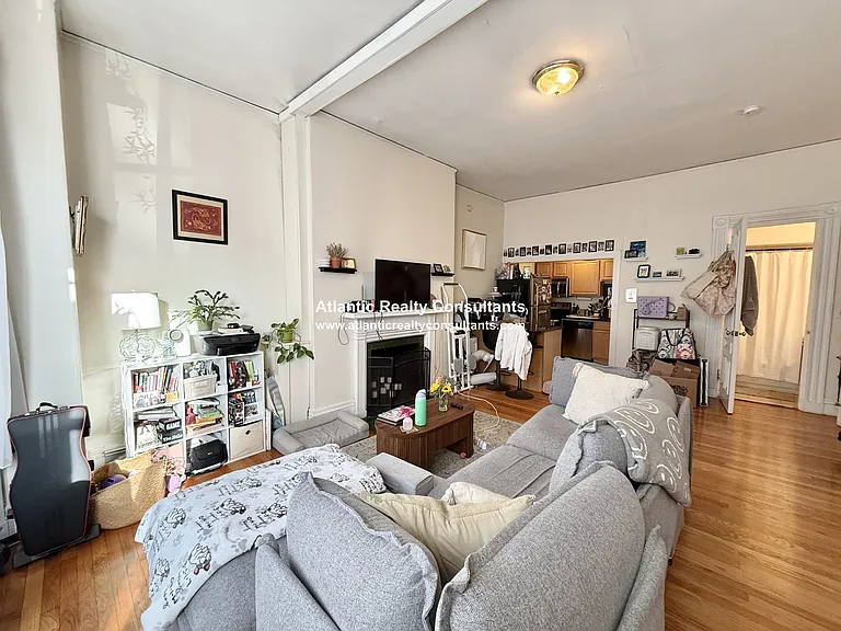 337 Beacon St #4 — Photo 4