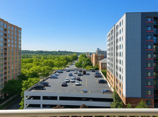 23 Legends Hills Rd, Edgewater, NJ 07020