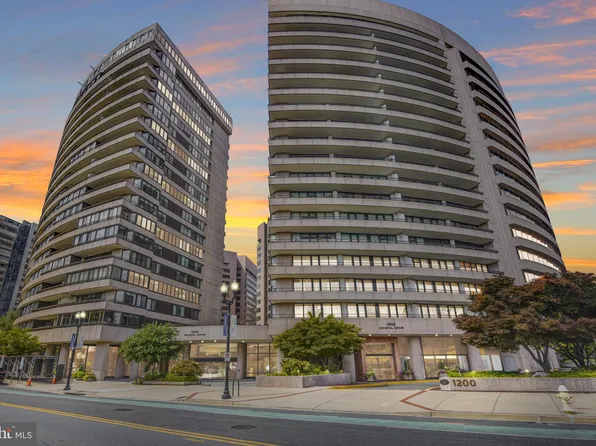 1300 Crystal Dr APT 509S, Arlington, VA 22202