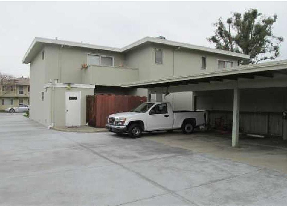 2nd image of 44 E 41st Pl