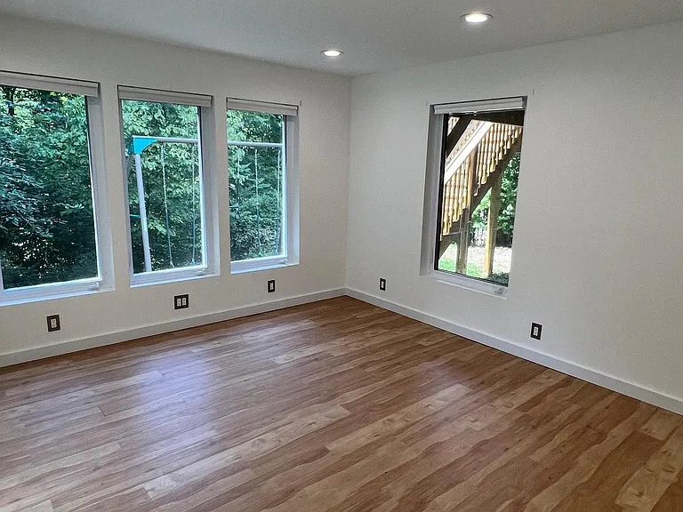 6322 Kellogg Dr — Photo 30
