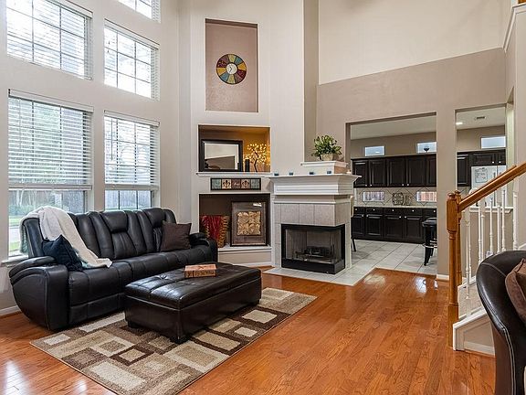 2nd image of 10230 Thornmont Ln