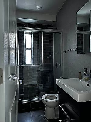5th image of 124 E 103rd St APT 7