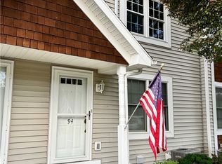 94 Olde Stone Ln, Lancaster, NY 14086