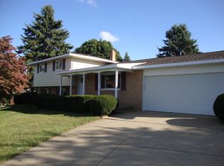 6490 Strausser St NW, North Canton, OH 44720