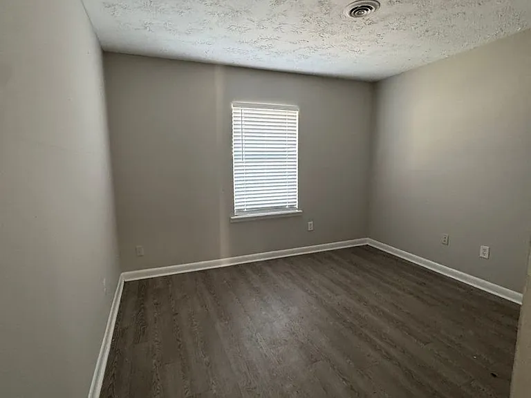 208 Watson St — Photo 6