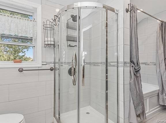 4th image of 208 Emily Avenue