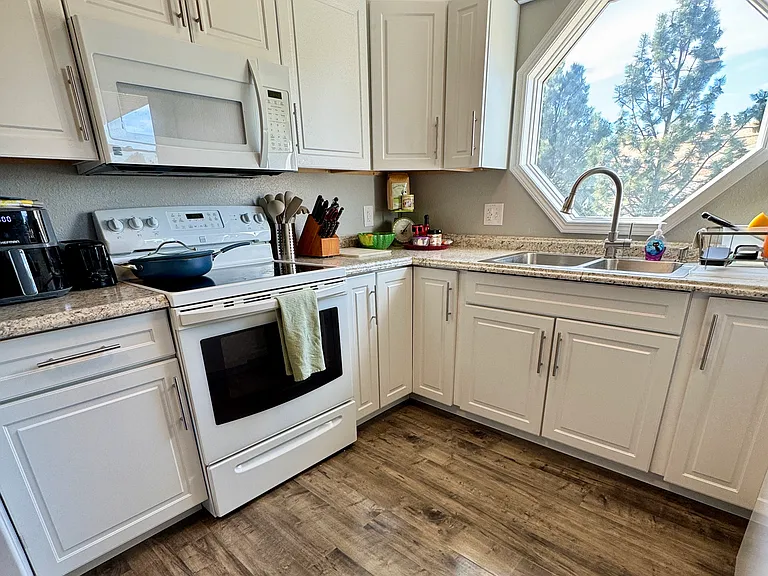2214 Alpine Dr — Photo 4
