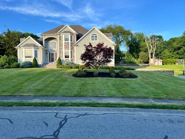 34 Base Lodge Ln, Swansea, MA 02777