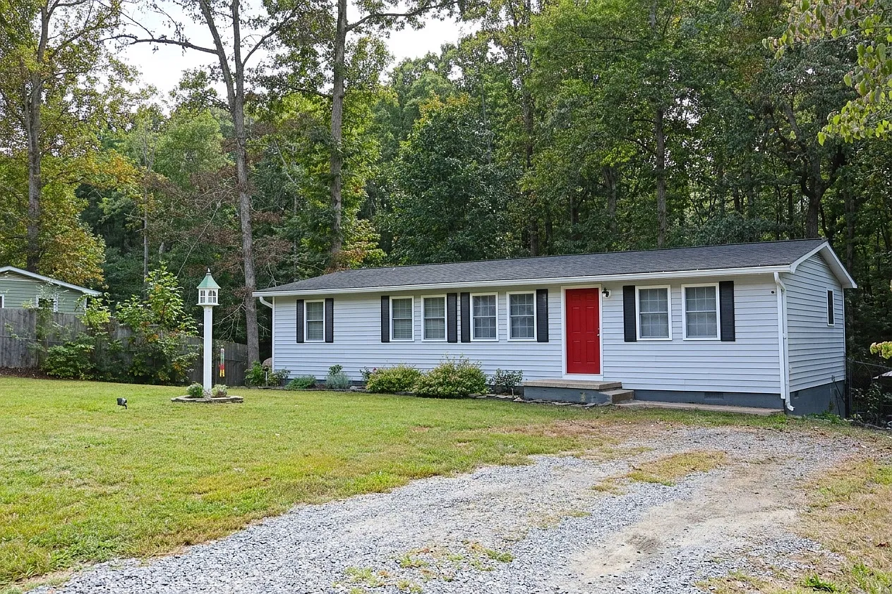 3 bed, 1104 sqft, $2,200 — Photo 3