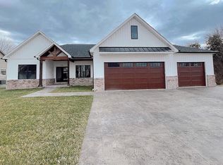 10548 Victoria Falls Dr, Festus, MO 63028
