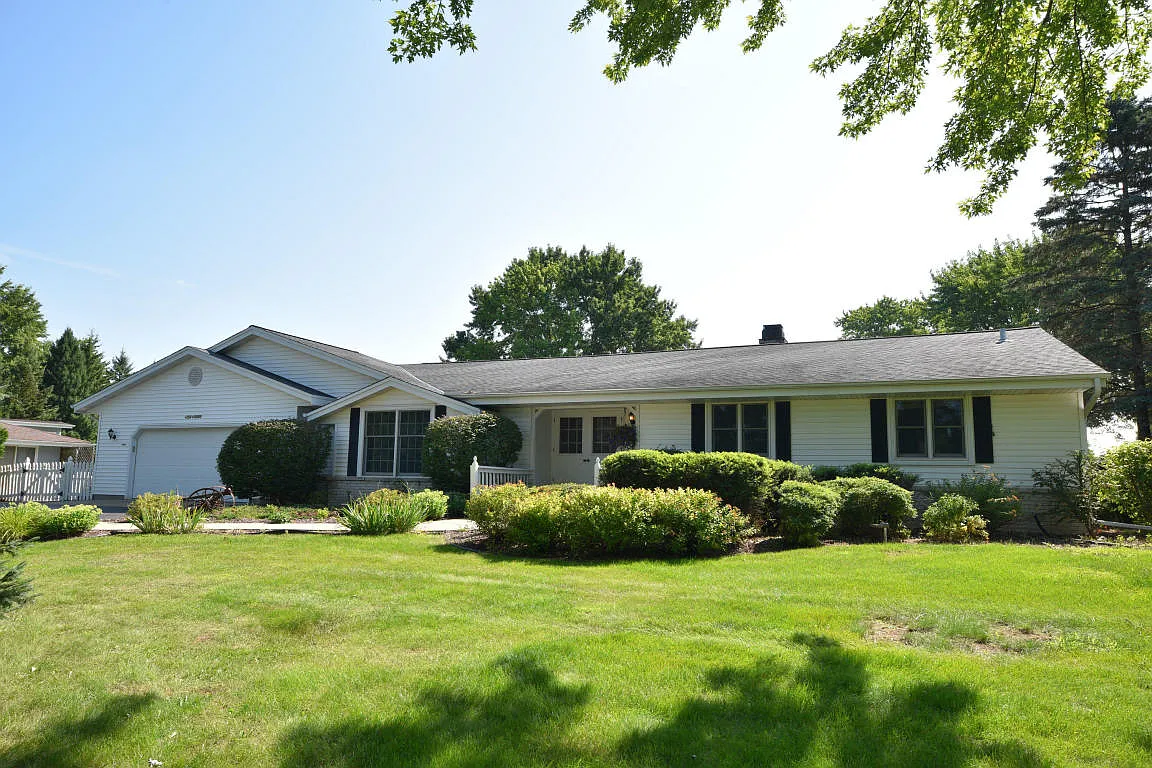 W156N10260 Pilgrim Rd photo 1